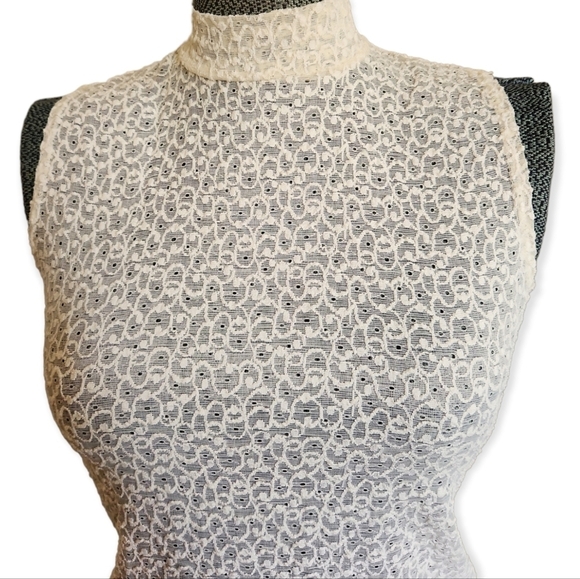 Vanity Fair Sleeveless Lace Shell - Picture 4 of 6